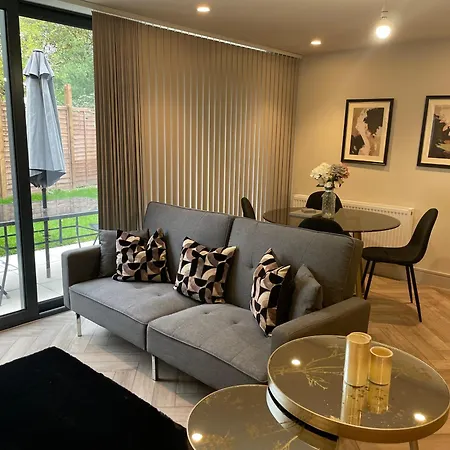 Apartment Modern X2 Bathroom*garden*wifi* *