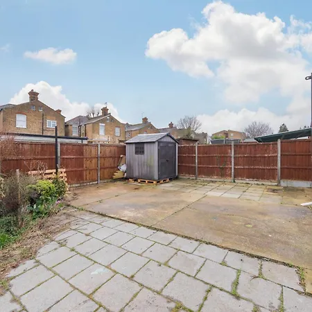 Oasis: Modern Haven Near Tube & Park * Edgware