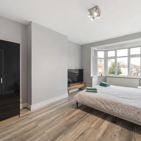 Oasis: Modern Haven Near Tube & Park *