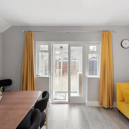 Oasis: Modern Haven Near Tube & Park Edgware