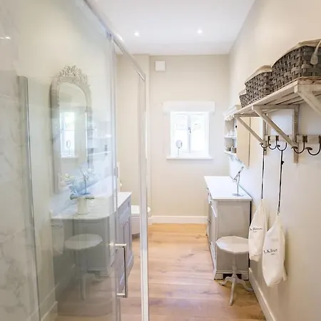 Apartment Swanky Pad In Putney London