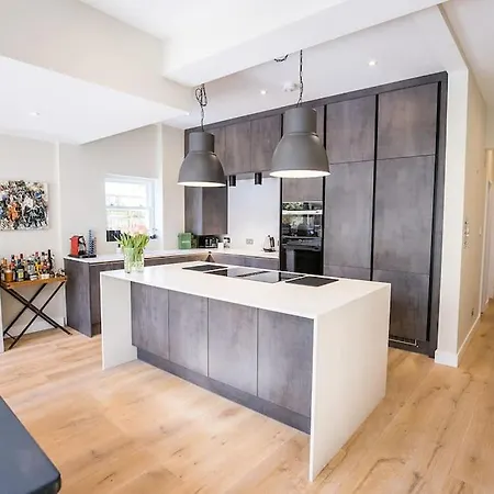 Swanky Pad In Putney