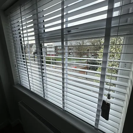 Brand New Suit 10 Min To Walk Central Line! Homestay *