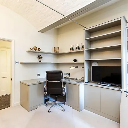 Apartment Charming In St Katharine Docks London