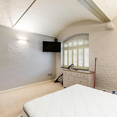 Apartment Charming In St Katharine Docks