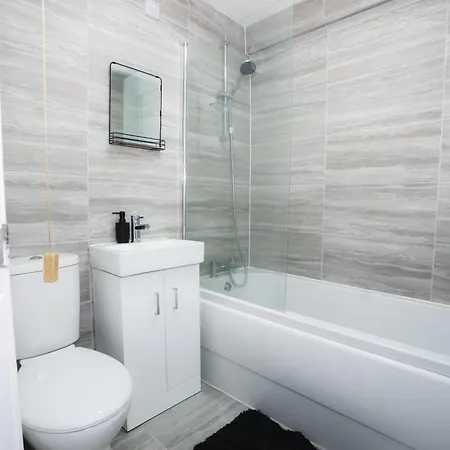 Apartment 1 Bed Flat Tottenham Hale N17 London