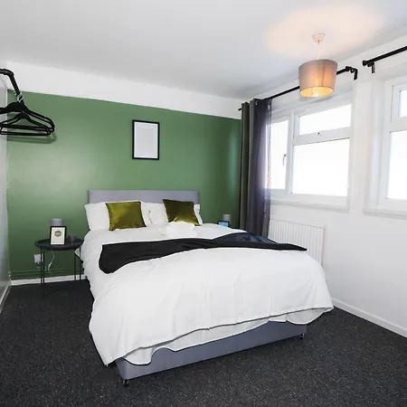 1 Bed Flat Tottenham Hale N17 * London