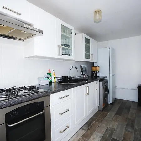 1 Bed Flat Tottenham Hale N17 Apartment *