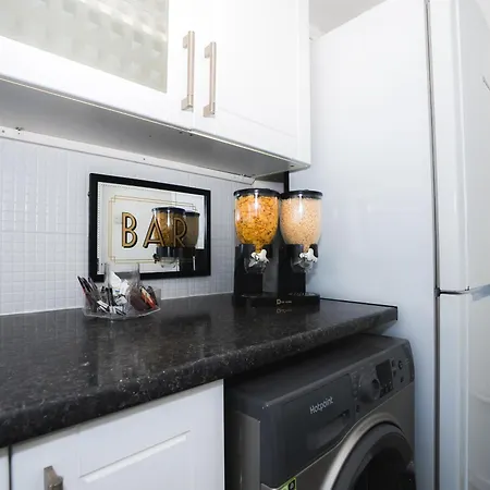 1 Bed Flat Tottenham Hale N17 *