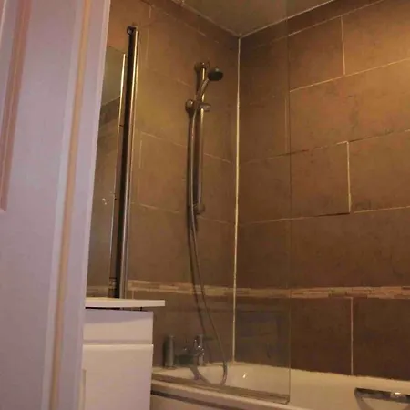 Very 2 Bed In Fulham Apartment