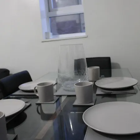 Clapham Common 3 Bed *