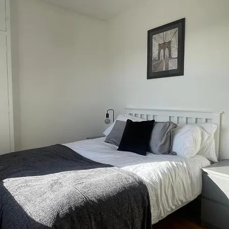 Very 2 Bed In Fulham Apartment *