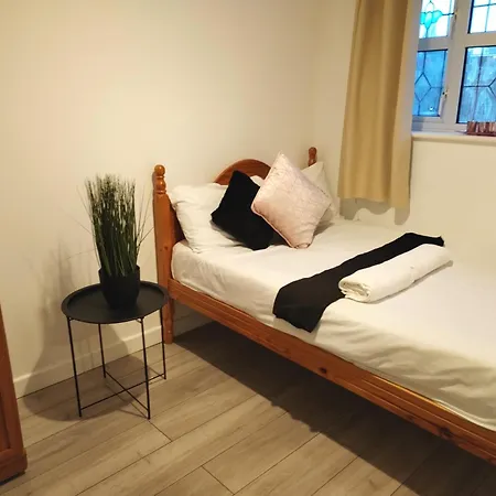 Cosy Near E1 * London