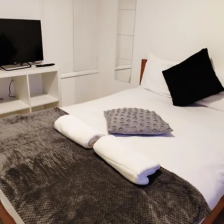 Holiday home Cosy Near E1 *