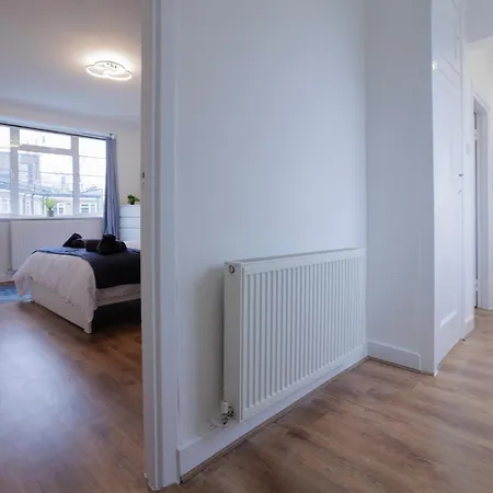 2 Bedroom By Arhouse Short Lets & Serviced Highbury With Free Wifi * London
