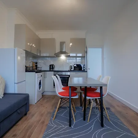 Apartment 2 Bedroom By Arhouse Short Lets & Serviced Highbury With Free Wifi
