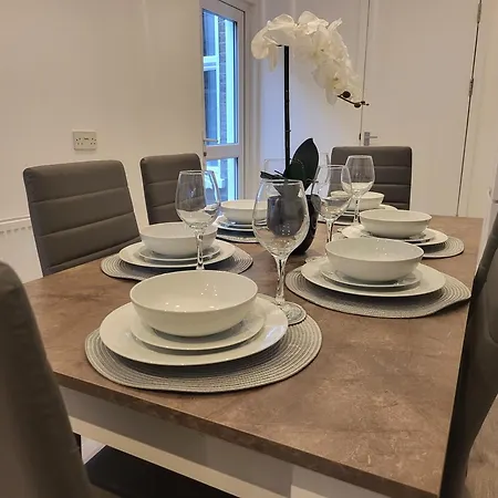 5br Retreat - Walk To Tube, Explore *