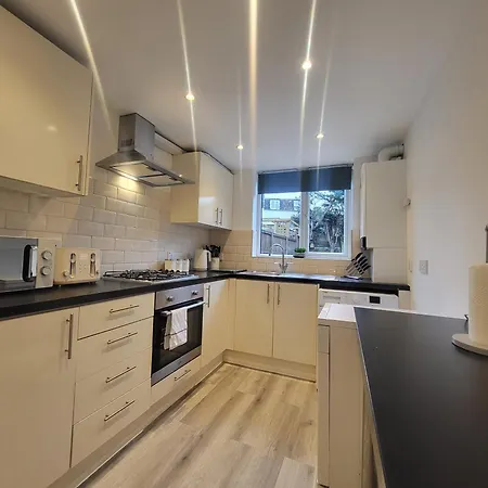 Apartment 5br Retreat - Walk To Tube, Explore *