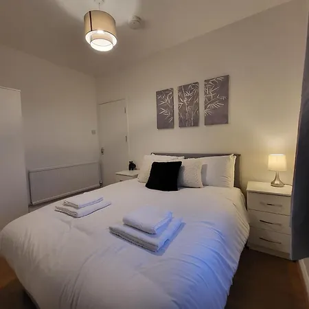 Apartment 5br Retreat - Walk To Tube, Explore
