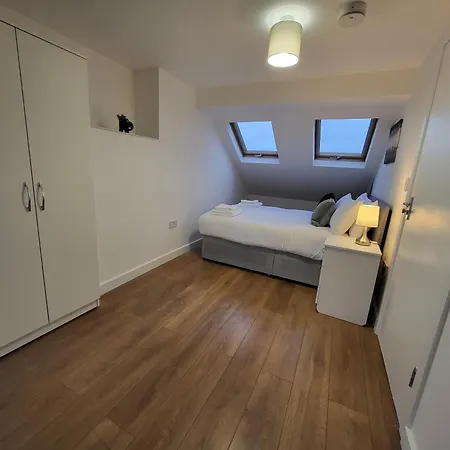 5br Retreat - Walk To Tube, Explore *