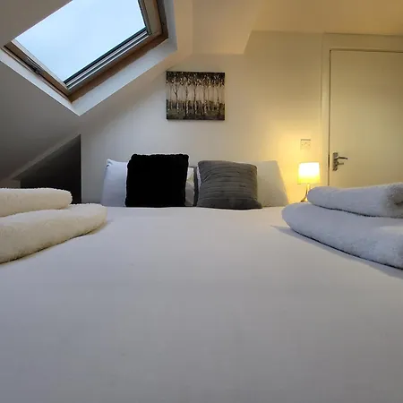 5br Retreat - Walk To Tube, Explore London