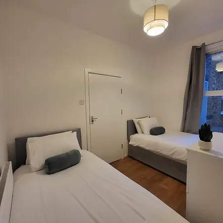 Apartment 5br Retreat - Walk To Tube, Explore London