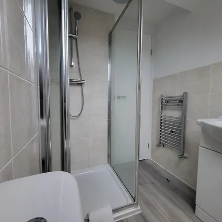 Apartment 5br Retreat - Walk To Tube, Explore