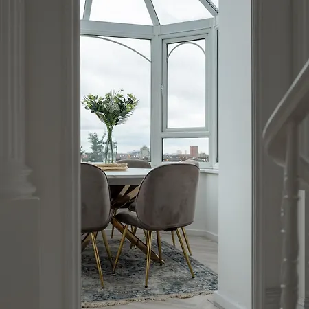 Stunning Large 4 Bedroom Victorian Holiday home *