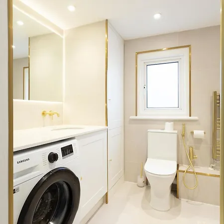 Stunning Large 4 Bedroom Victorian