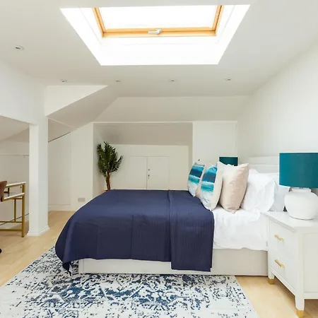 Stunning Large 4 Bedroom Victorian * London