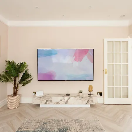 Stunning Large 4 Bedroom Victorian London