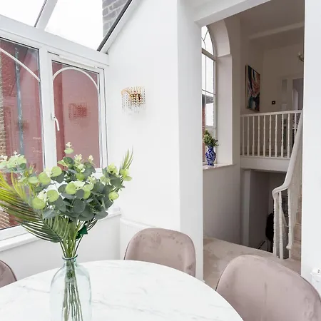 Holiday home Stunning Large 4 Bedroom Victorian