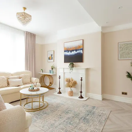 Holiday home Stunning Large 4 Bedroom Victorian