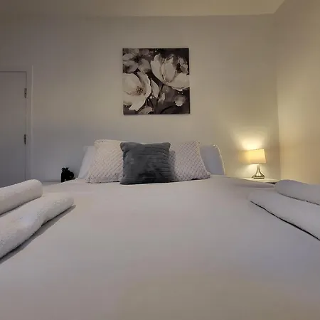 Apartment 5br Retreat - Walk To Tube, Explore *