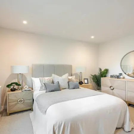 Kings Mews Elegance: City Sparrow's Premier 3-bedroom Residences * London