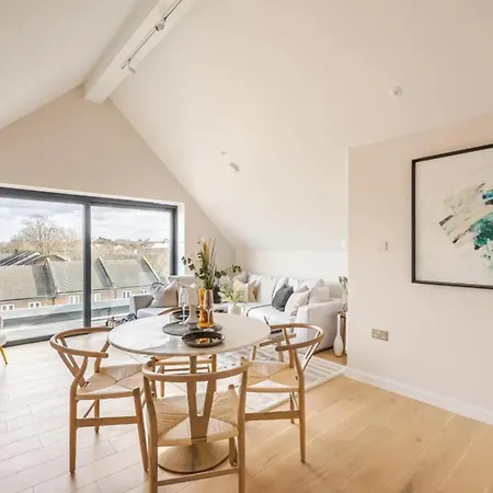 Kings Mews Elegance: City Sparrow's Premier 3-bedroom Residences *