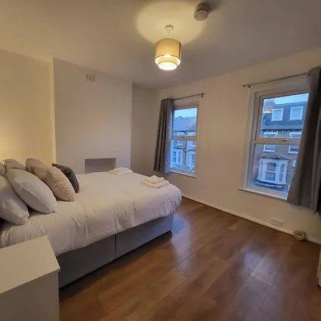 Apartment 5br Retreat - Walk To Tube, Explore