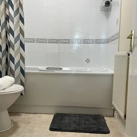4min Walk Uni Of East 1br Apartment *