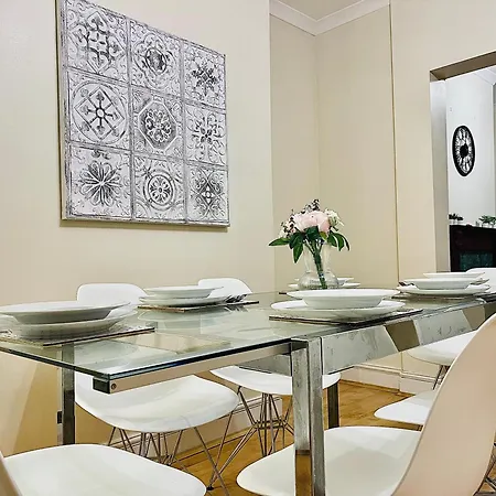 Apartment 2 Bedroom Flat In