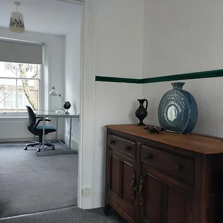 Ferienhaus Large Serene Victorian Abode In London