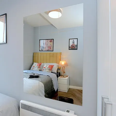 Apartment 2 Bed Terraced Flat Piccadilly Line London