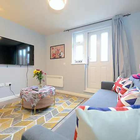 2 Bed Terraced Flat Piccadilly Line