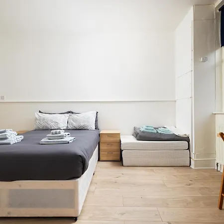 Large On Finchley Road 10 Apartment