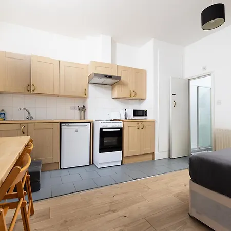 Large On Finchley Road 10 London