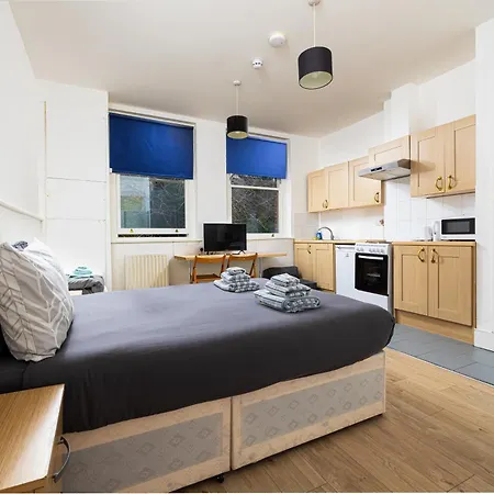Large On Finchley Road 10 Apartment London