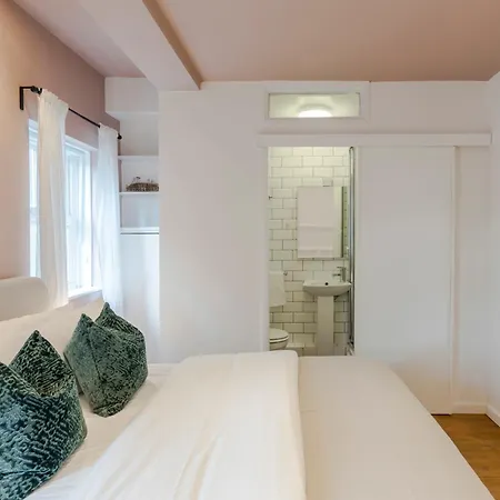 Bijou Flat On Broadway Market * London
