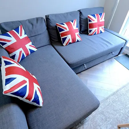 Apartment 2 Bedroom Flat In Wood Piccadilly Line London