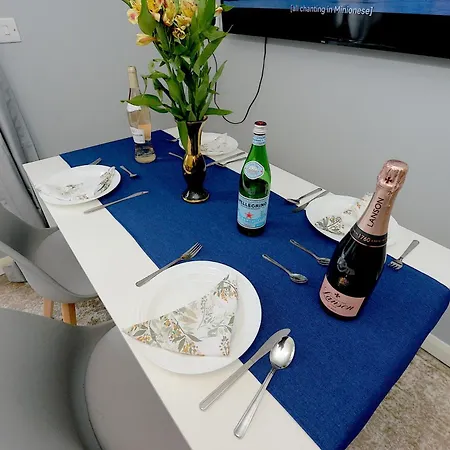 2 Bedroom Flat In Wood Piccadilly Line Apartment