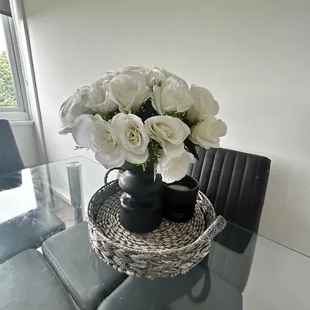 Apartment Gem In Enfield