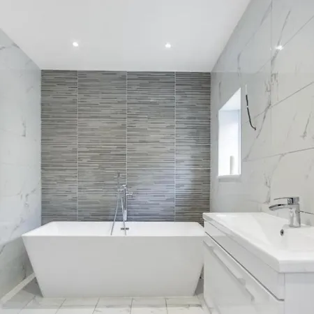 Holiday home Newly Refurbished 3 Bedroom In North London East Barnet